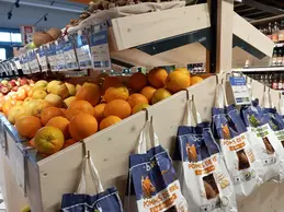713-biocoop-bessan-ane-et-la-tuque-magasin-alimentation-bio-agrume-orange-fruit-legume.webp