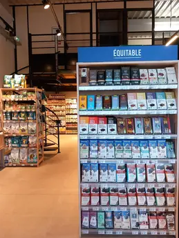 713-biocoop-bessan-ane-et-la-tuque-magasin-alimentation-bio-commerce-equitable-tablette-chocolat.webp