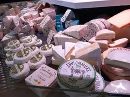 713-biocoop-bessan-ane-et-la-tuque-magasin-alimentation-bio-fromage-coupe-service-traditionnel.webp