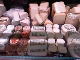 713-biocoop-bessan-ane-et-la-tuque-magasin-alimentation-bio-fromage-lait-vache-chevre-brebis-service-tra.webp