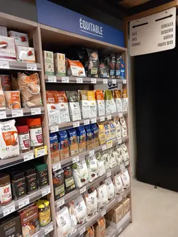 713-biocoop-bessan-ane-et-la-tuque-magasin-alimentation-bio-produit-commerce-equitable-farine.webp